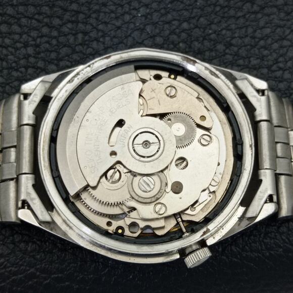 Vintage 1975 Seiko Automatic Mens Silver Watch W/daydate & Gold accents - Picture 10 of 10